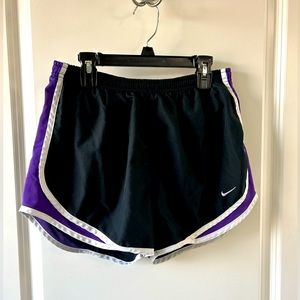 Nike Women Medium Tempo Dri-Fit Athletic Running Shorts Black & Purple w/ liner
